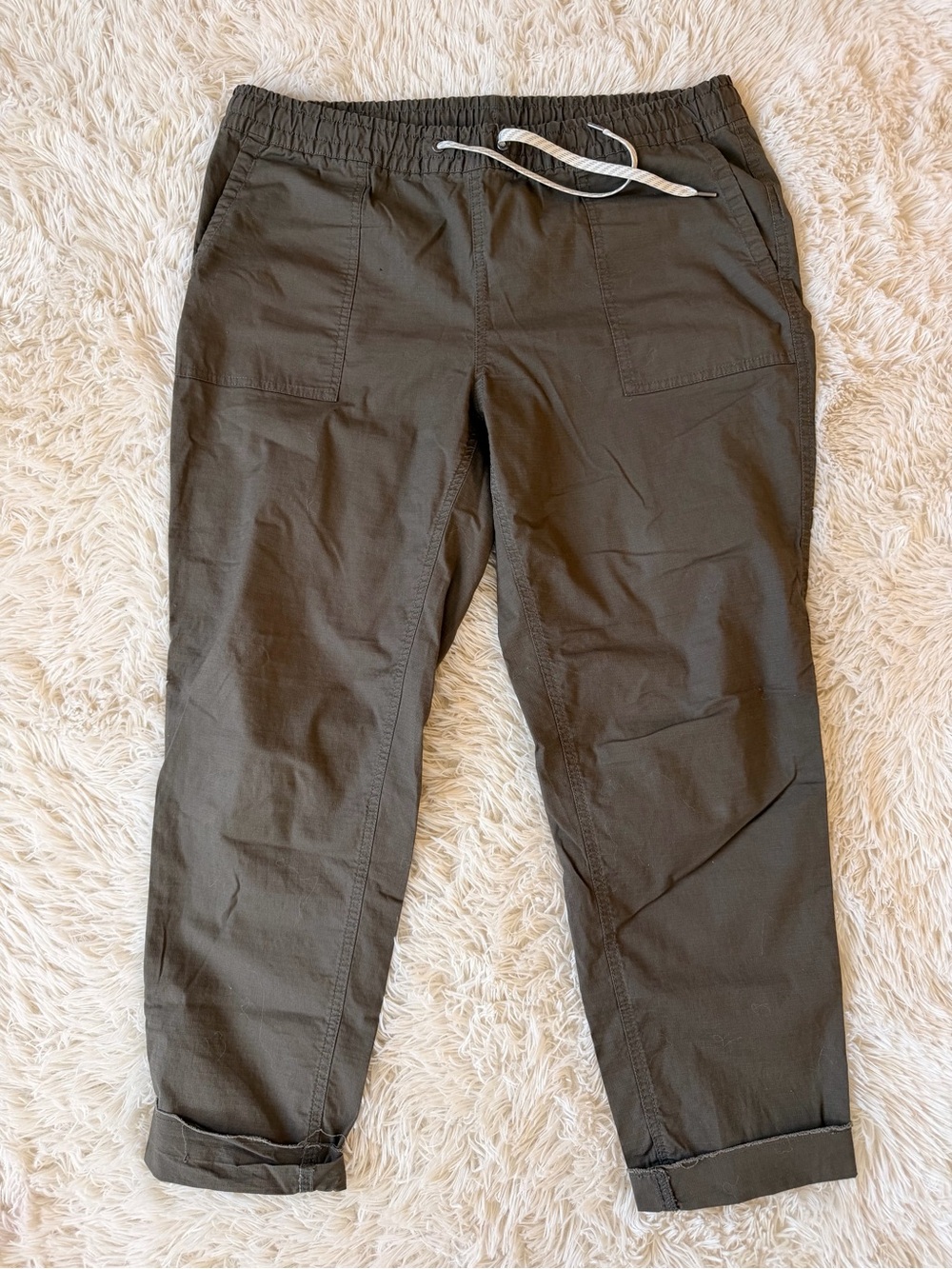 Vuori Olive Drawstring Joggers with Cuffed Hem - Picture 9 of 9
